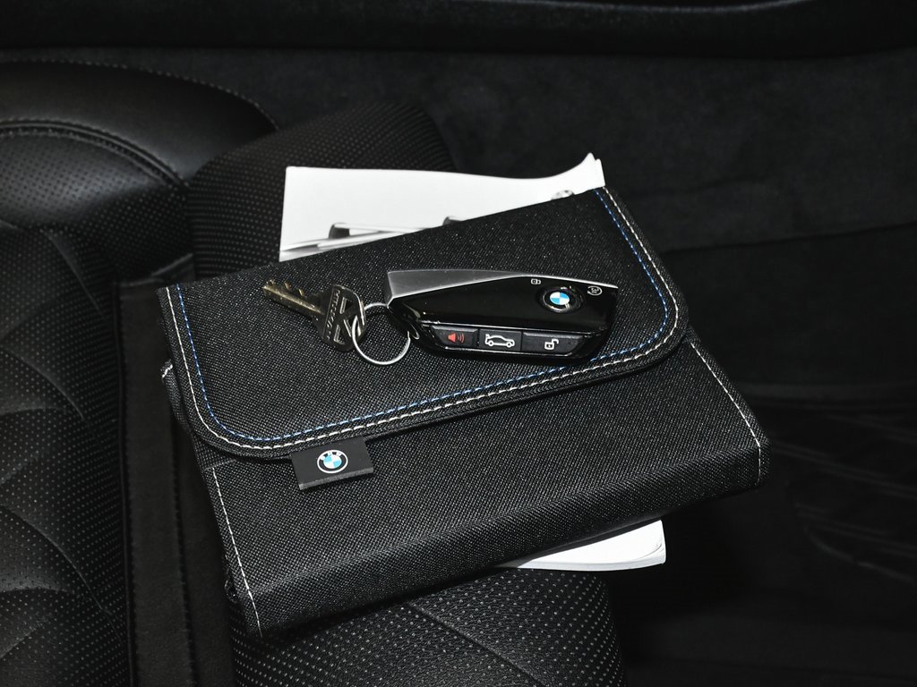 Used 2024 BMW X7 xDrive40i w/ Executive Package image 92