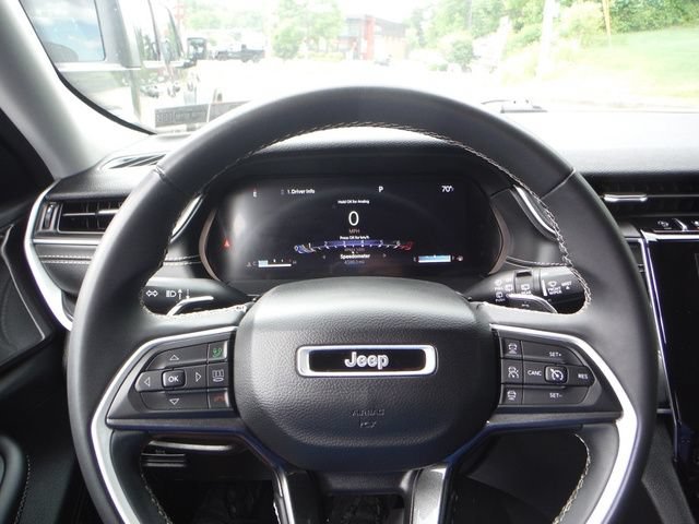 Used 2023 Jeep Grand Cherokee L Laredo AWD/4WD image 31