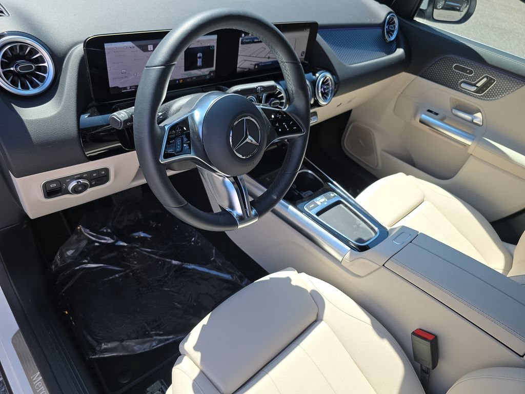 Used 2025 Mercedes-Benz GLA 250 4MATIC image 9