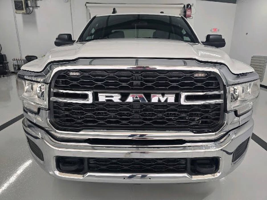 Used 2022 RAM 2500 Tradesman w/ Chrome Appearance Group AWD/4WD image 4