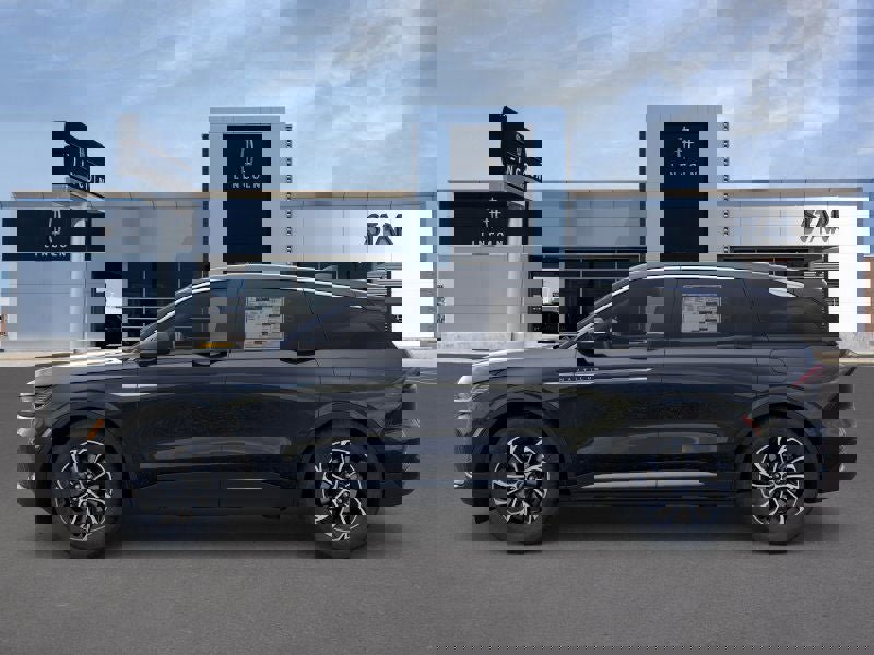 New 2026 Lincoln Nautilus Premier image 3