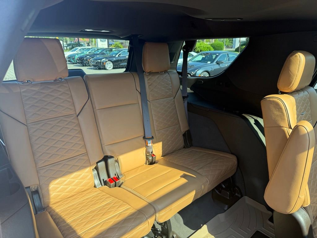 Used 2022 Cadillac Escalade Premium Luxury AWD/4WD image 17