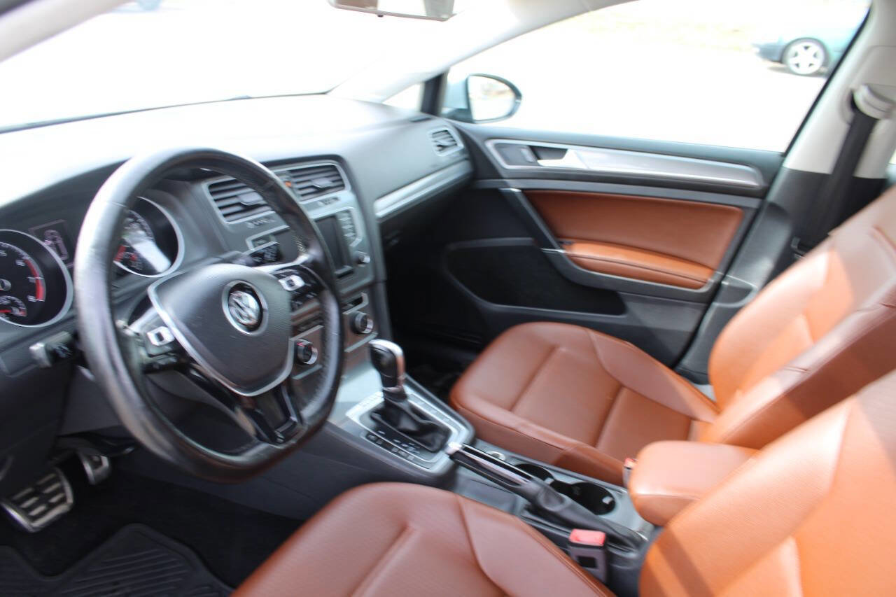 Used 2017 Volkswagen Golf Alltrack S image 21