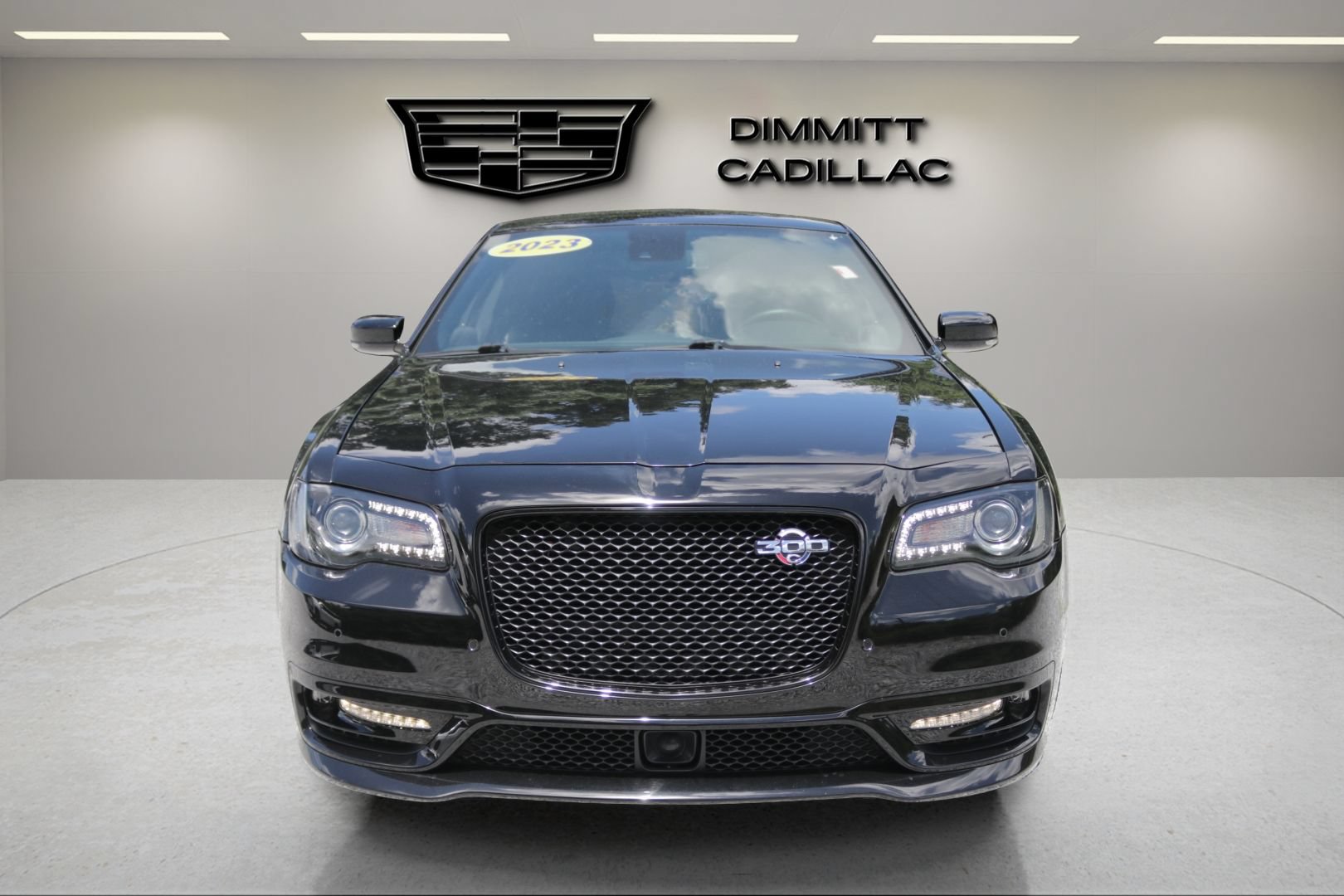 Used 2023 Chrysler 300 C RWD image 2