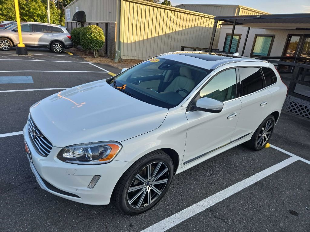 Used 2017 Volvo XC60 T6 Inscription w/ Climate Package image 5