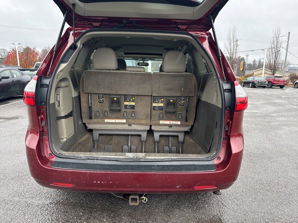 Used 2015 Toyota Sienna XLE image 4