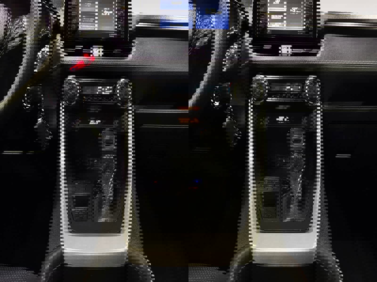 Used 2021 Toyota RAV4 LE image 15