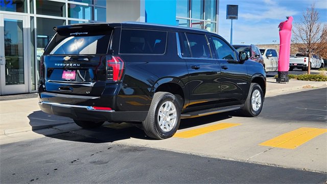 Used 2025 Chevrolet Suburban LT image 7