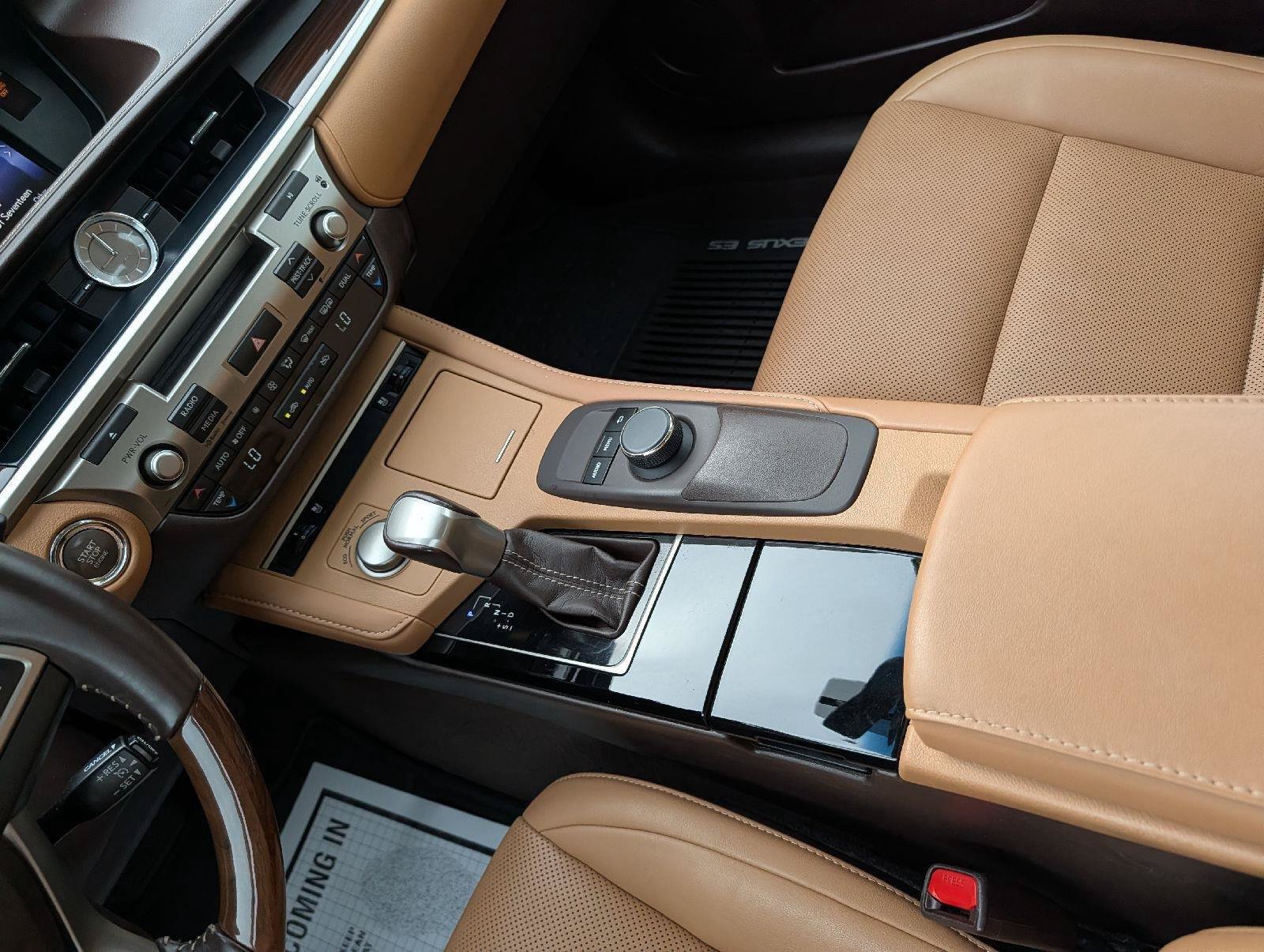 Used 2016 Lexus ES 350 w/ Premium Package w/Wood Trim FWD image 18