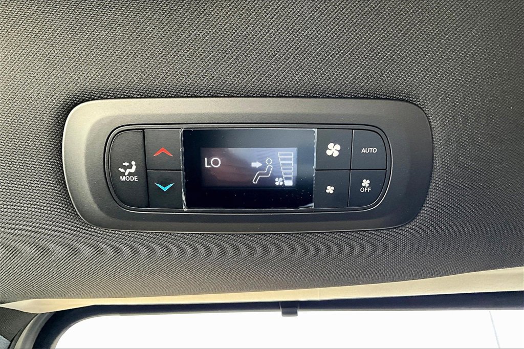 New 2026 Chrysler Pacifica Select image 21