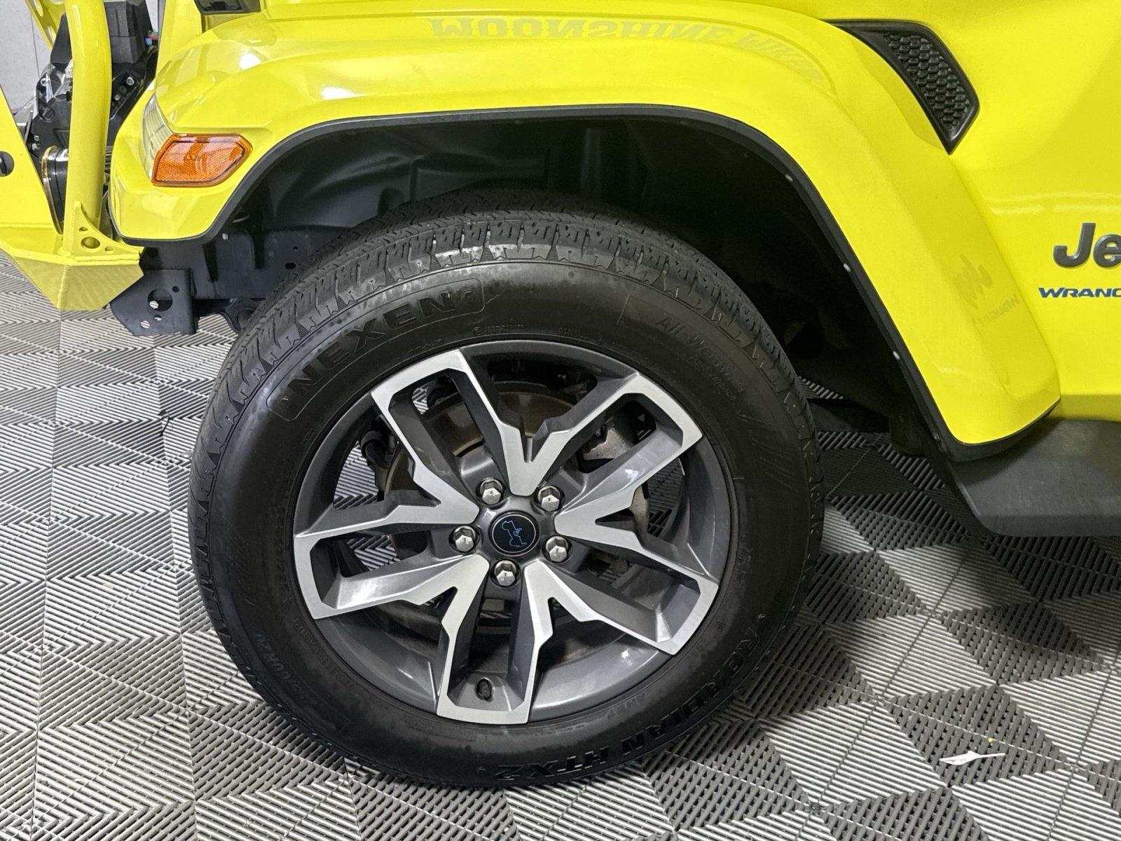 Used 2024 Jeep Wrangler Unlimited w/ Convenience Group AWD/4WD image 12