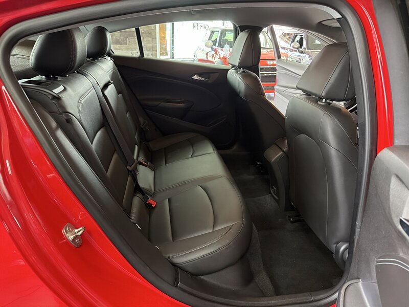 Used 2019 Chevrolet Cruze Premier FWD image 21