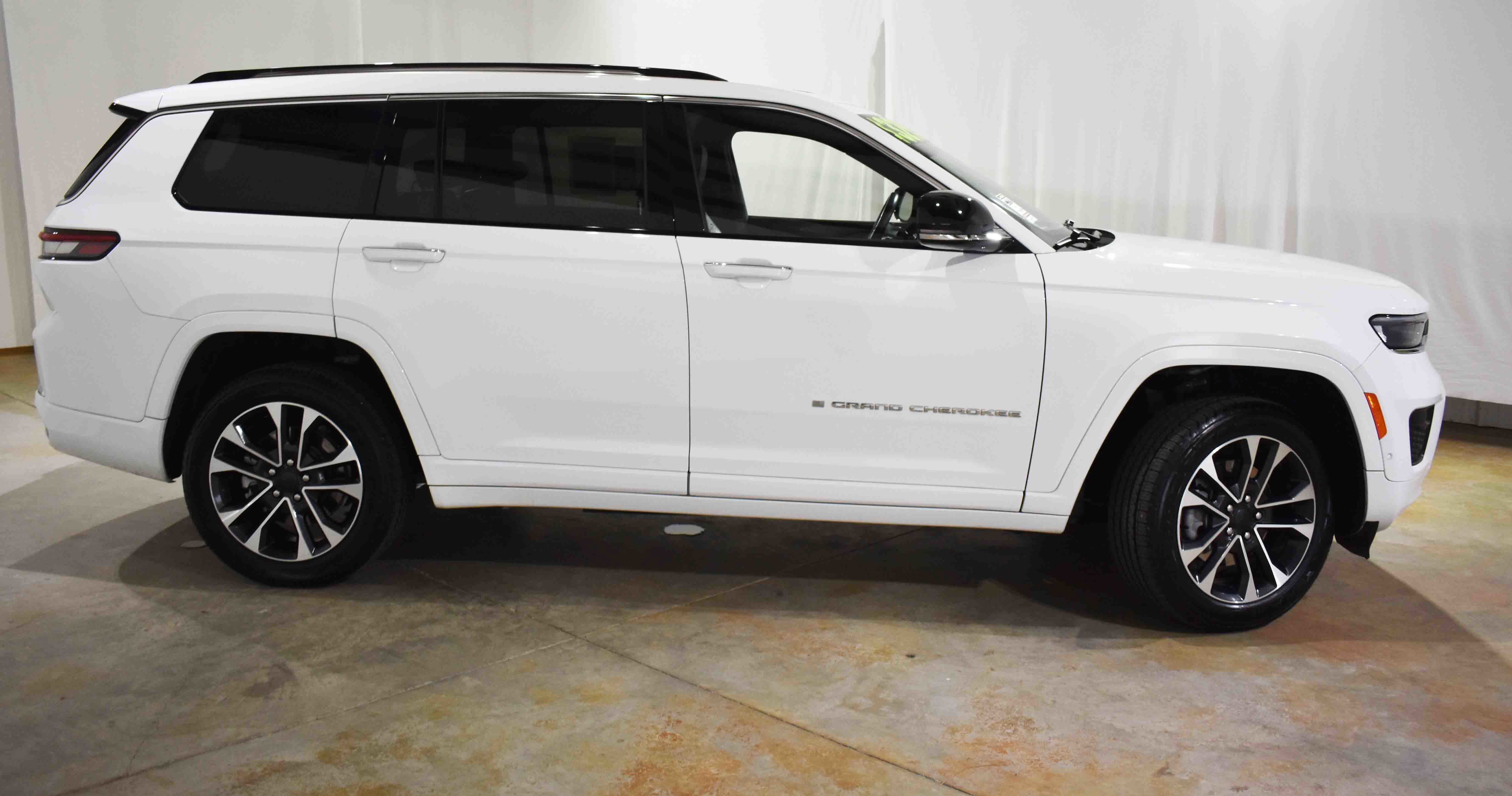 Used 2021 Jeep Grand Cherokee L Overland w/ Luxury Tech Group IV image 10