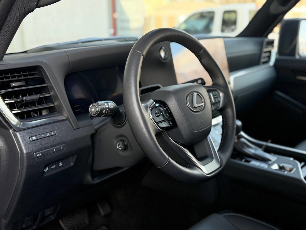 Used 2024 Lexus GX 550 w/ Accessory Package (Z1) image 10