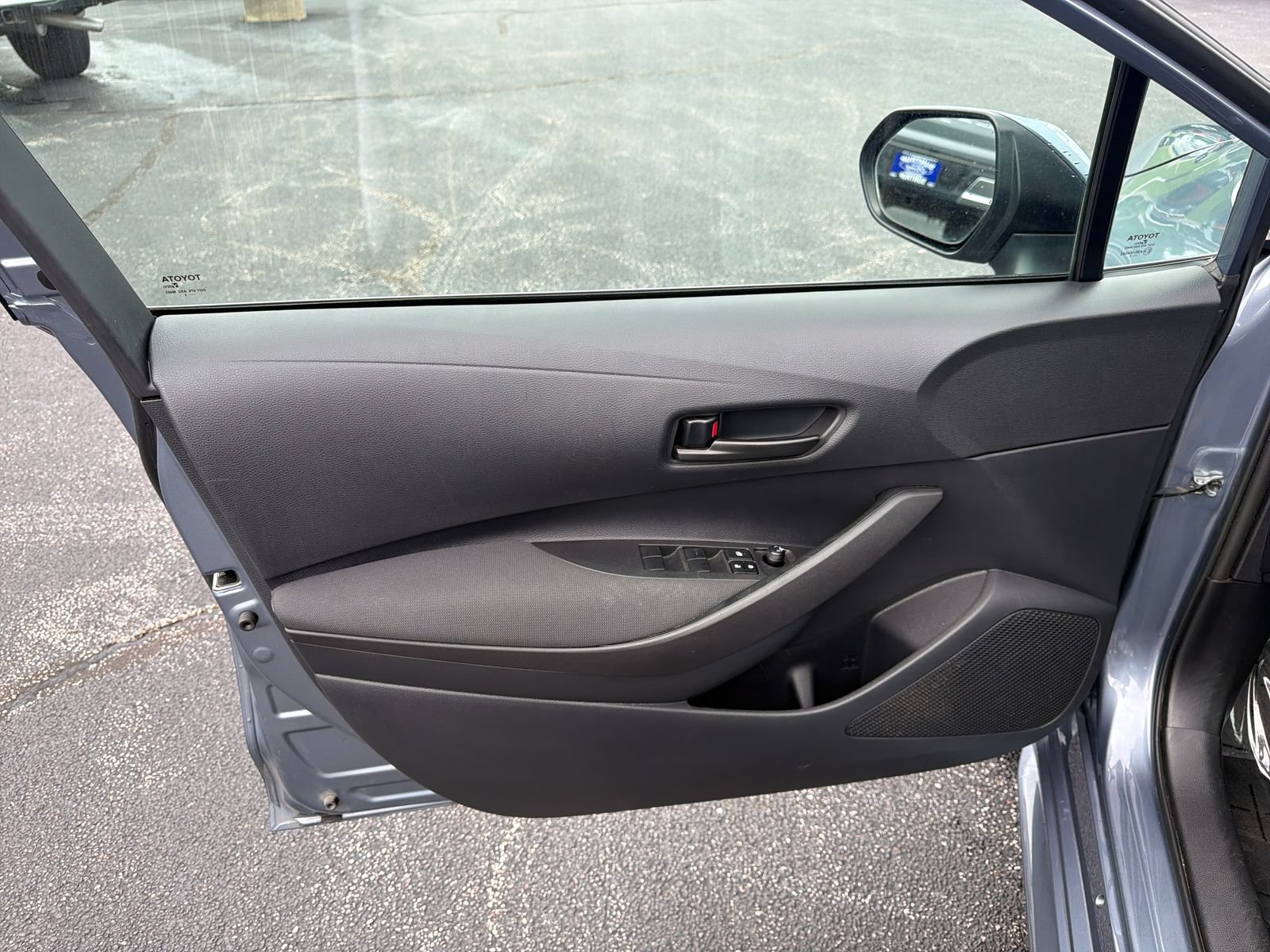 Used 2025 Toyota Corolla LE FWD image 21