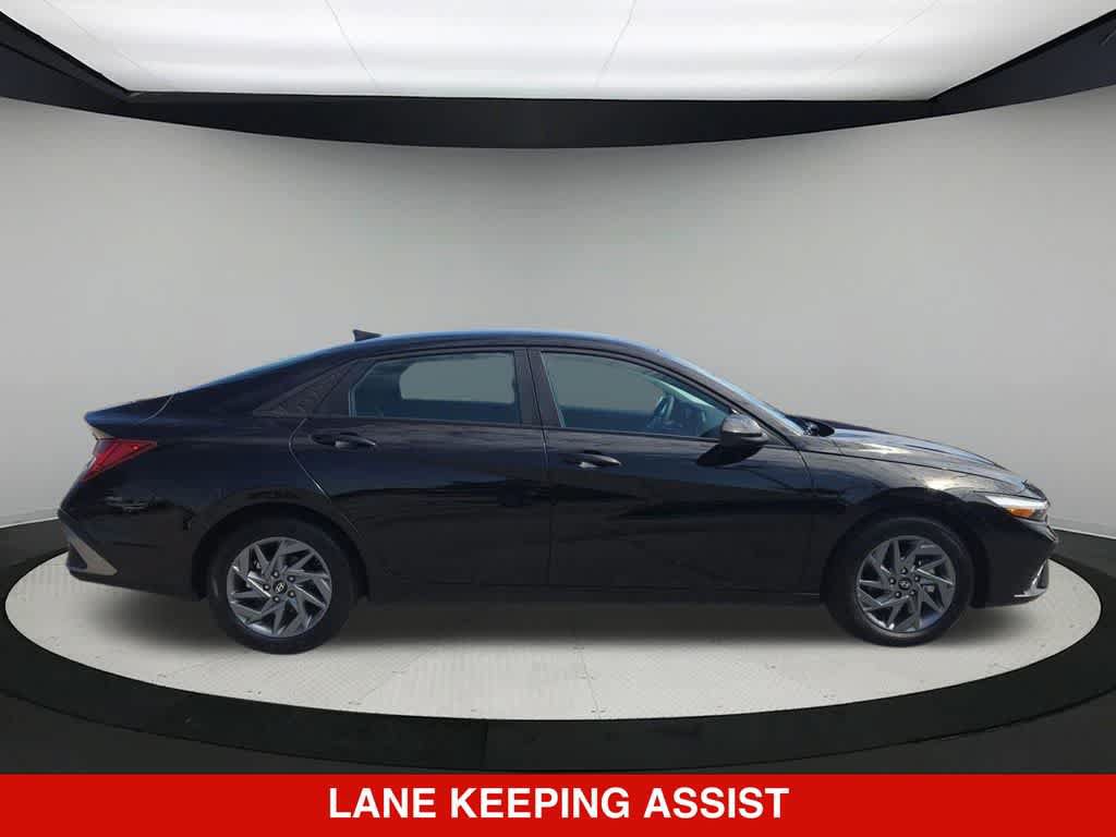 Used 2026 Hyundai Elantra Hybrid FWD image 7