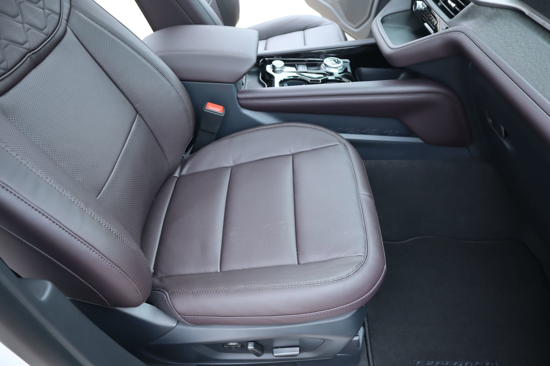 New 2026 Ford Explorer Platinum w/ LUX Leather Package AWD/4WD image 15