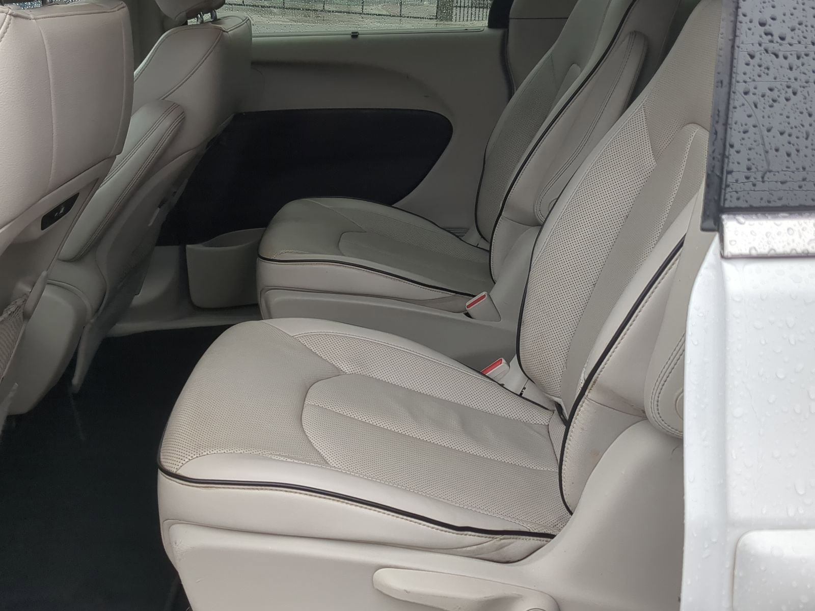Used 2021 Chrysler Pacifica Touring-L FWD image 26