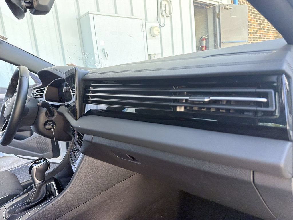 Used 2025 Volkswagen Jetta Sport FWD image 29