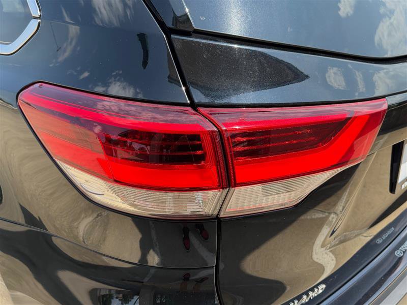 Used 2019 Toyota Highlander XLE AWD/4WD image 21
