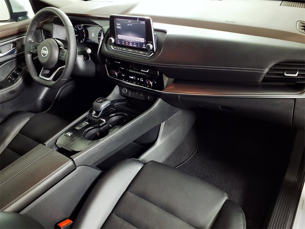 Used 2021 Nissan Rogue SV w/ Premium Package image 12