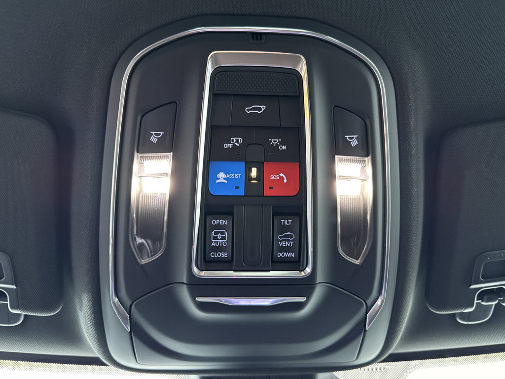 New 2025 Jeep Grand Cherokee Altitude image 30