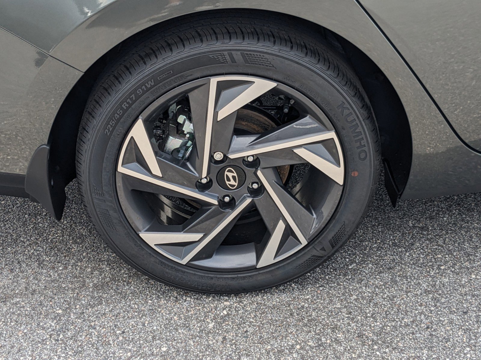 New 2025 Hyundai Elantra Limited image 17