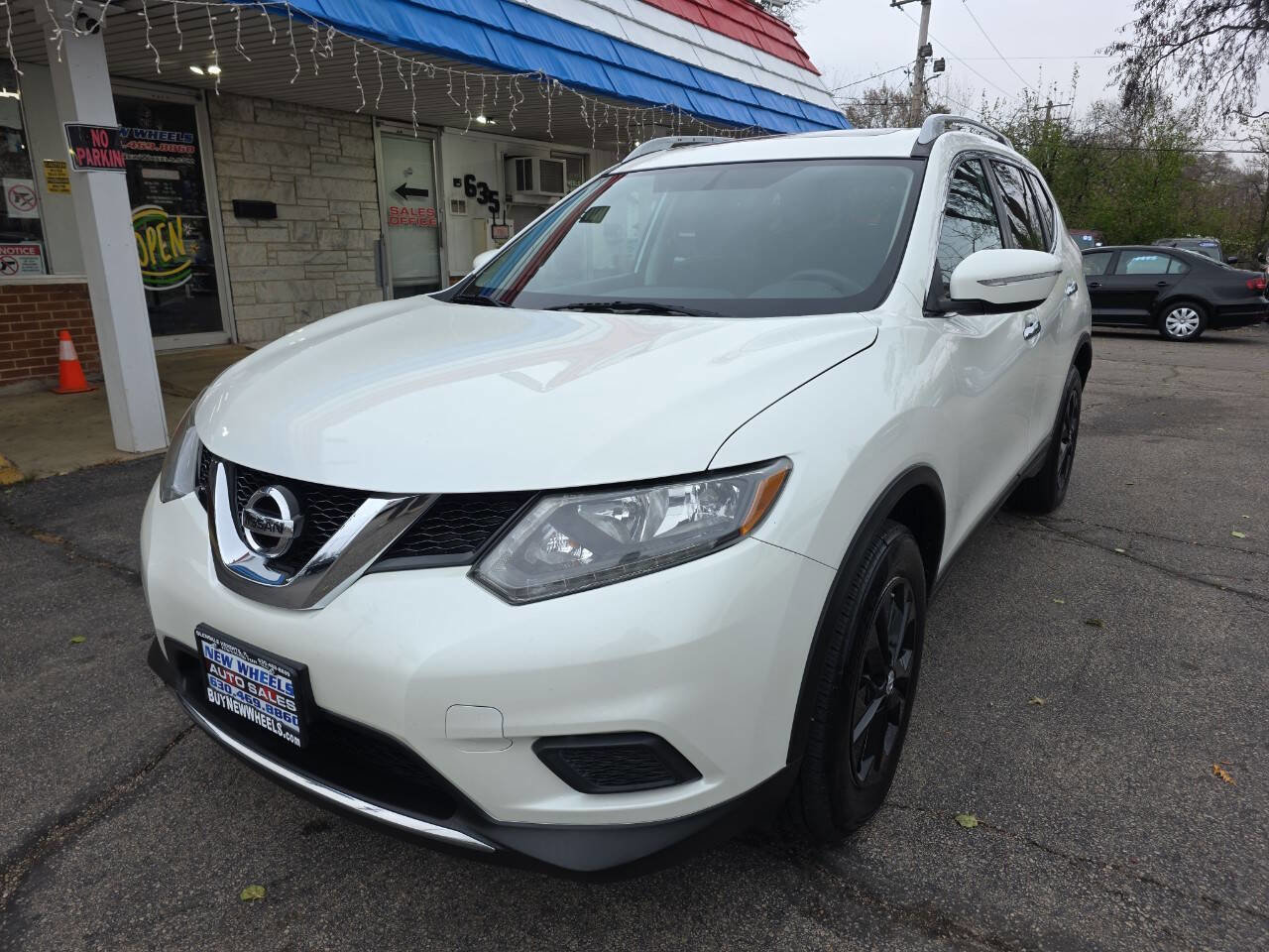 Used 2015 Nissan Rogue SV w/ SV Moonroof Package