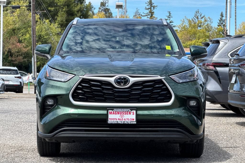 Certified 2025 Toyota Highlander XLE AWD/4WD image 8