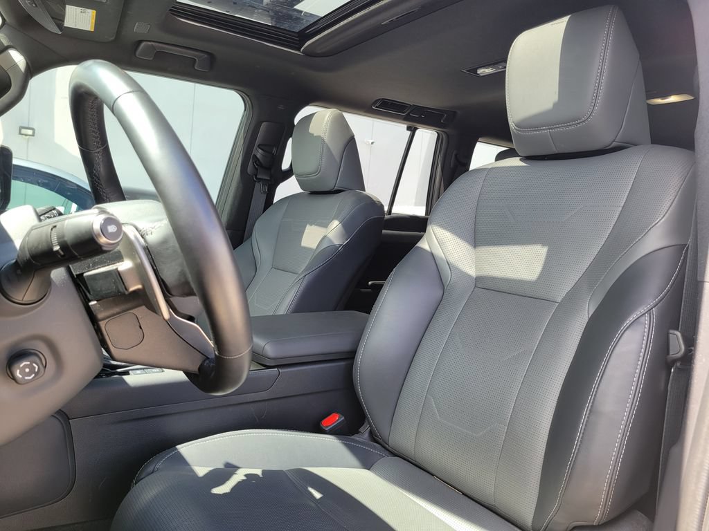 Used 2024 Lexus GX 550 w/ Accessory Package (31) AWD/4WD image 21