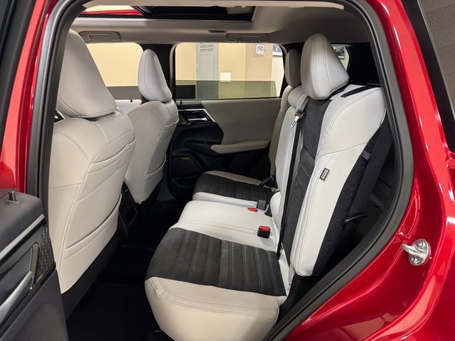 New 2025 Mitsubishi Outlander SE image 22