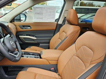 New 2025 Nissan Pathfinder Platinum w/ Black Appearance Package image 15