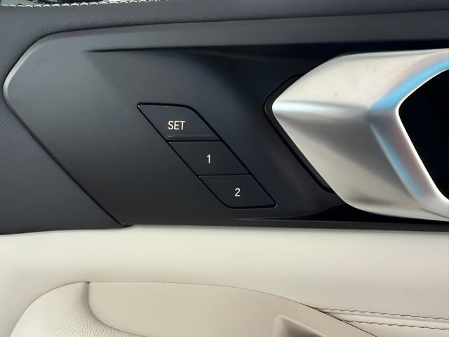 Used 2026 BMW X7 xDrive40i w/ M Sport Package image 30