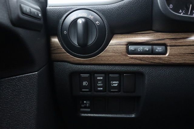 Used 2018 Nissan Titan SL w/ Texas Titan Edition image 16