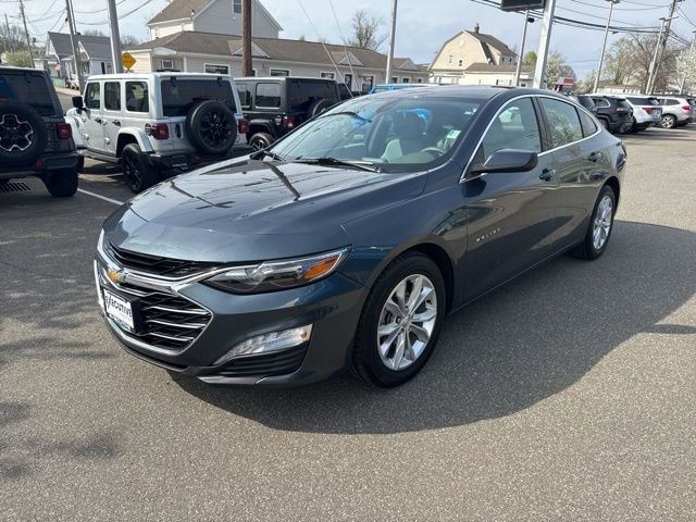 Used 2019 Chevrolet Malibu LT w/ Driver Confidence Package image 2