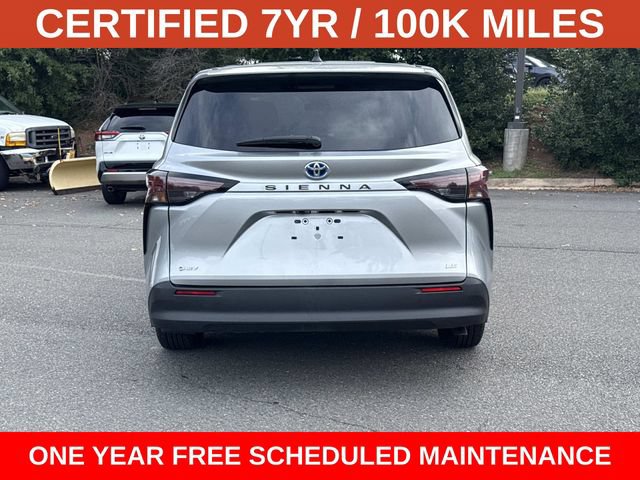 Used 2025 Toyota Sienna LE FWD image 3