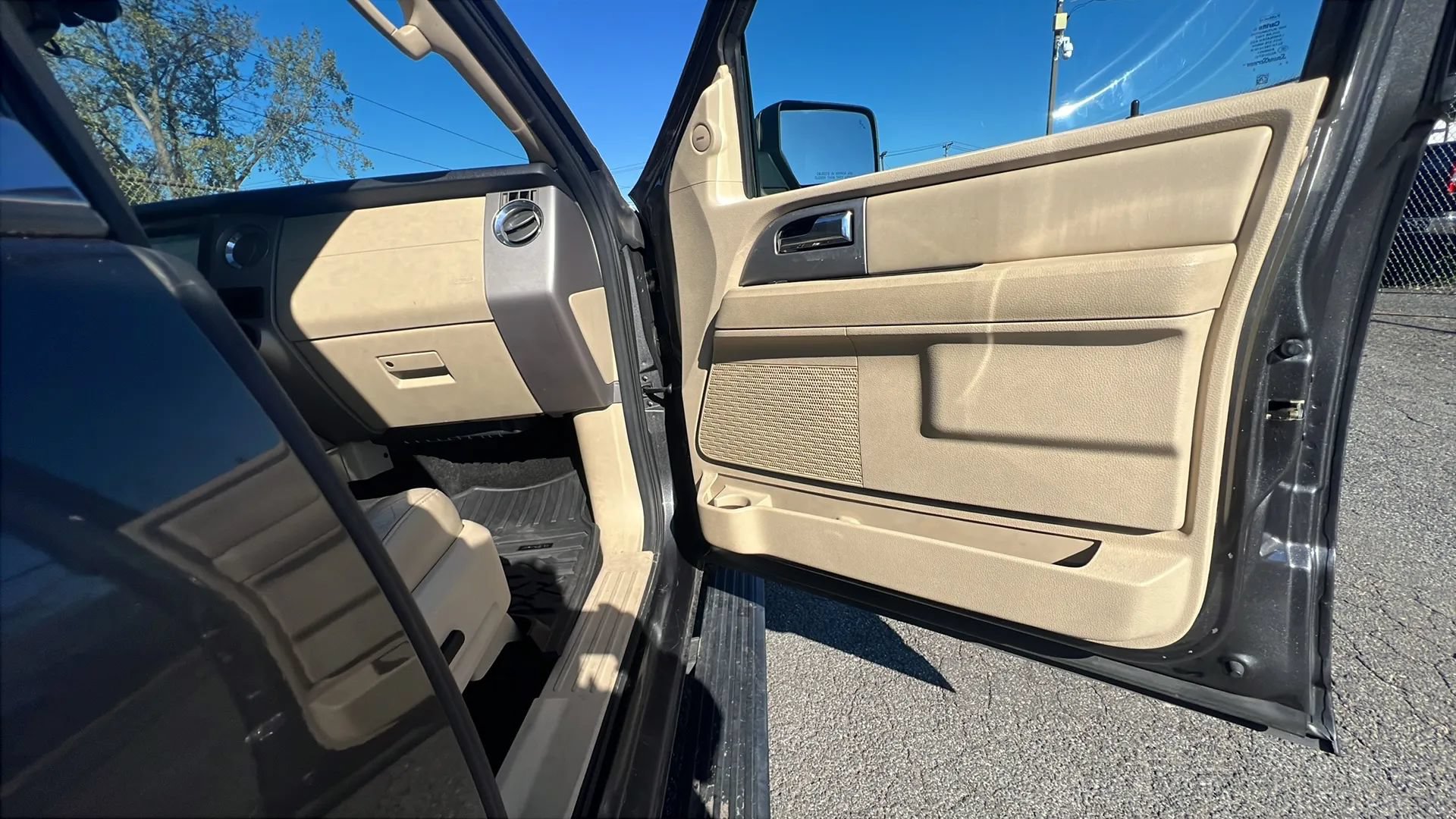 Used 2017 Ford Expedition EL Limited w/ Equipment Group 301A AWD/4WD image 30
