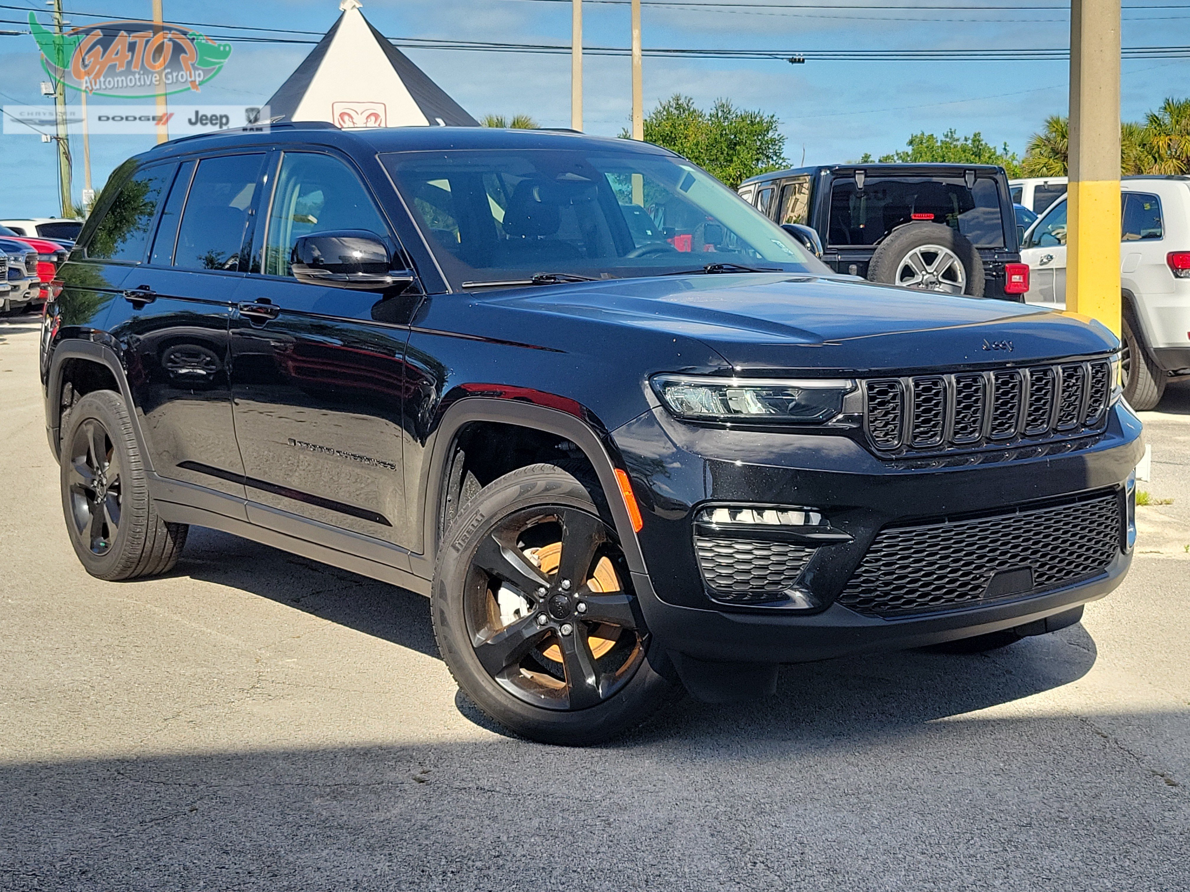 Used 2024 Jeep Grand Cherokee Limited w/ Black Appearance Package RWD image 1