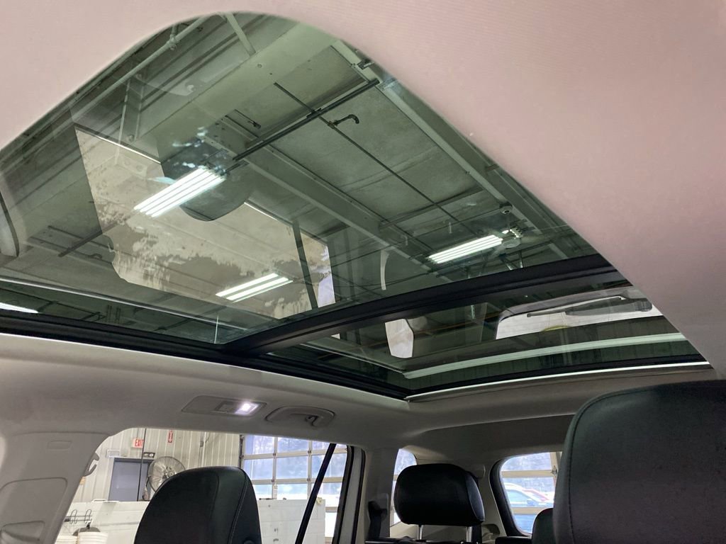 Used 2018 Volkswagen Tiguan SEL w/ 3rd Row Seat Package image 5