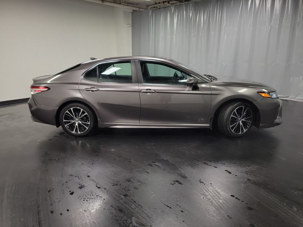 Used 2020 Toyota Camry SE AWD/4WD image 9