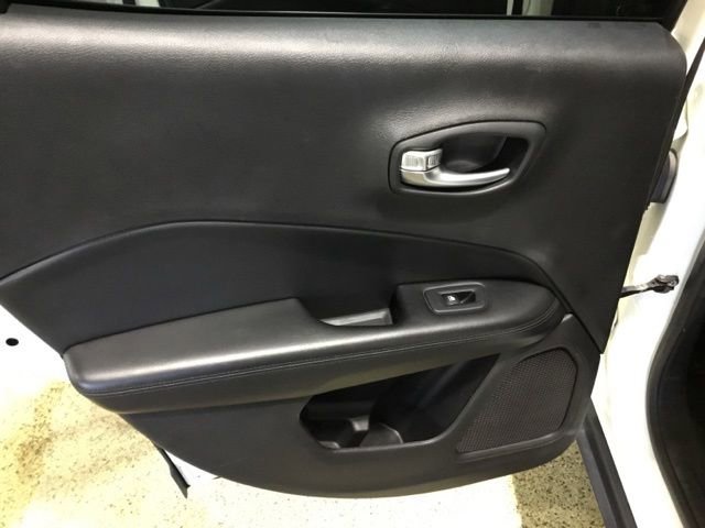 Used 2019 Jeep Compass Latitude AWD/4WD image 42