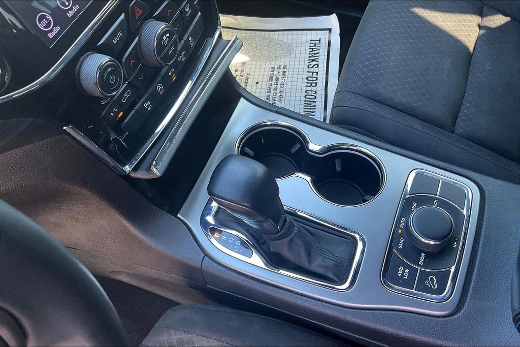 Used 2019 Jeep Grand Cherokee Laredo image 17