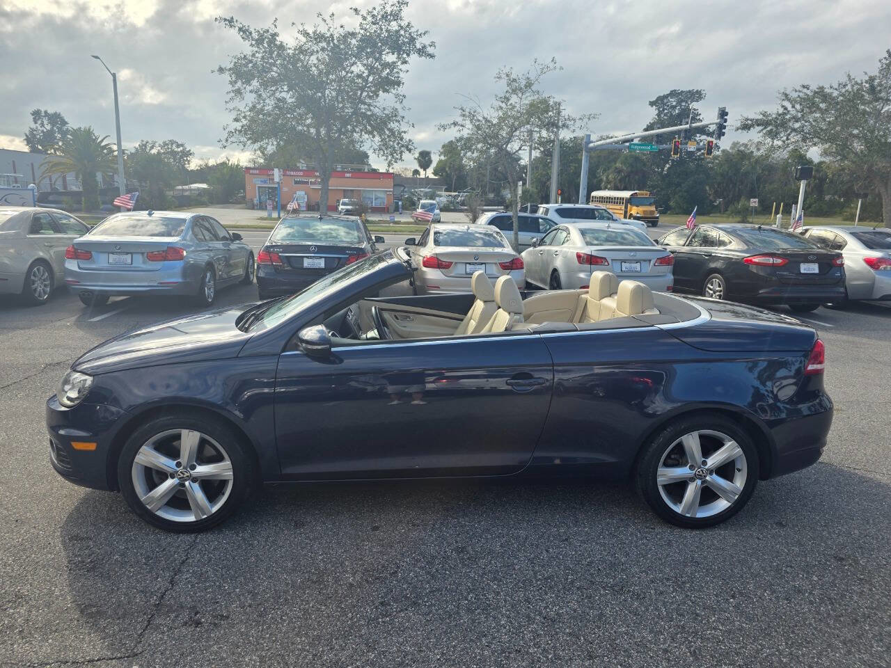 Used 2012 Volkswagen Eos Lux FWD image 7