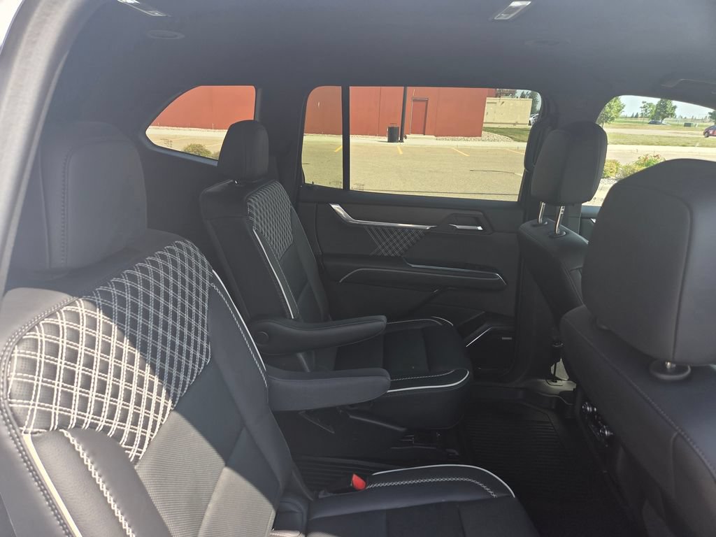Used 2025 GMC Acadia Denali AWD/4WD image 41