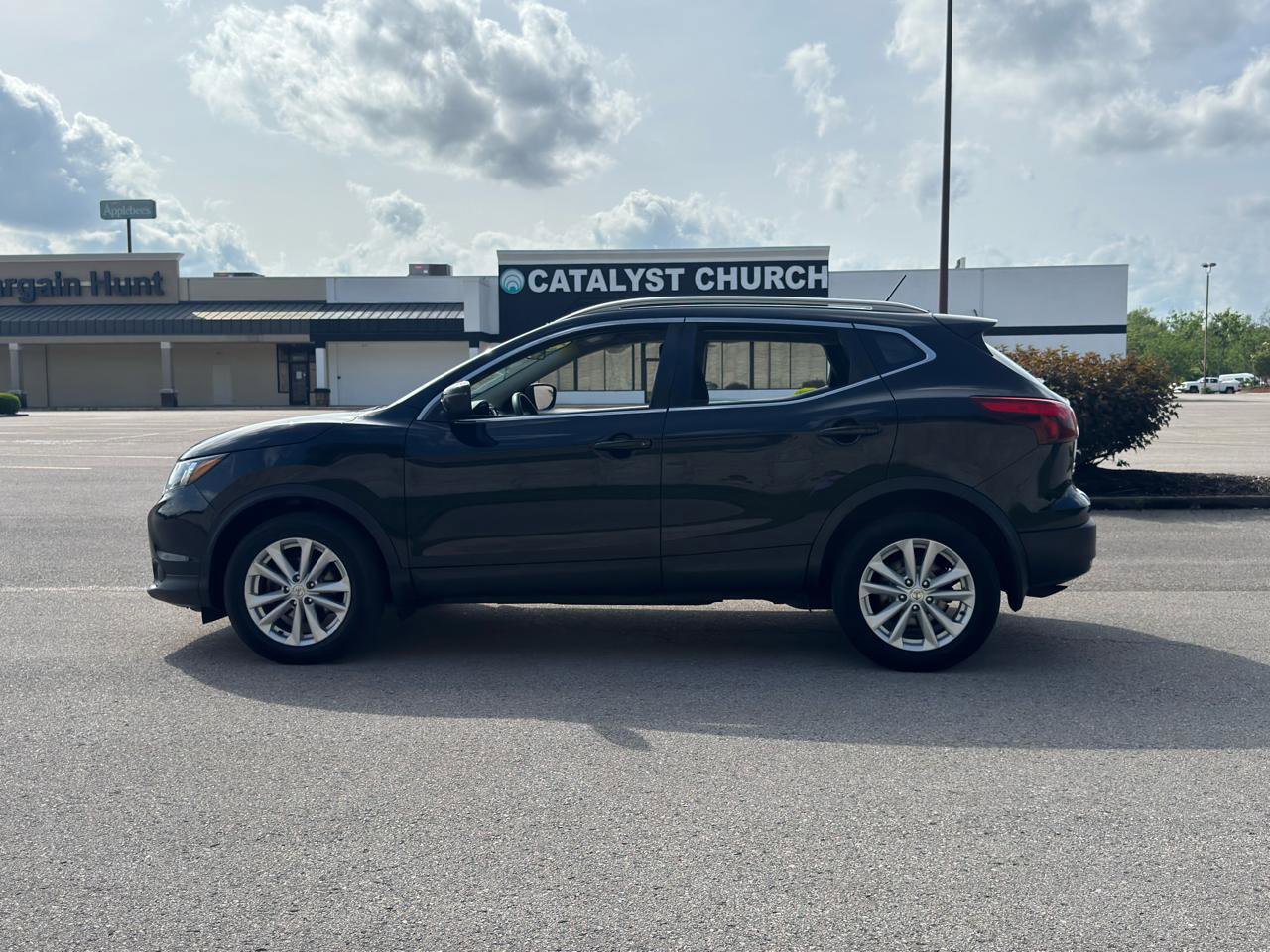 Used 2017 Nissan Rogue Sport SV AWD/4WD image 2