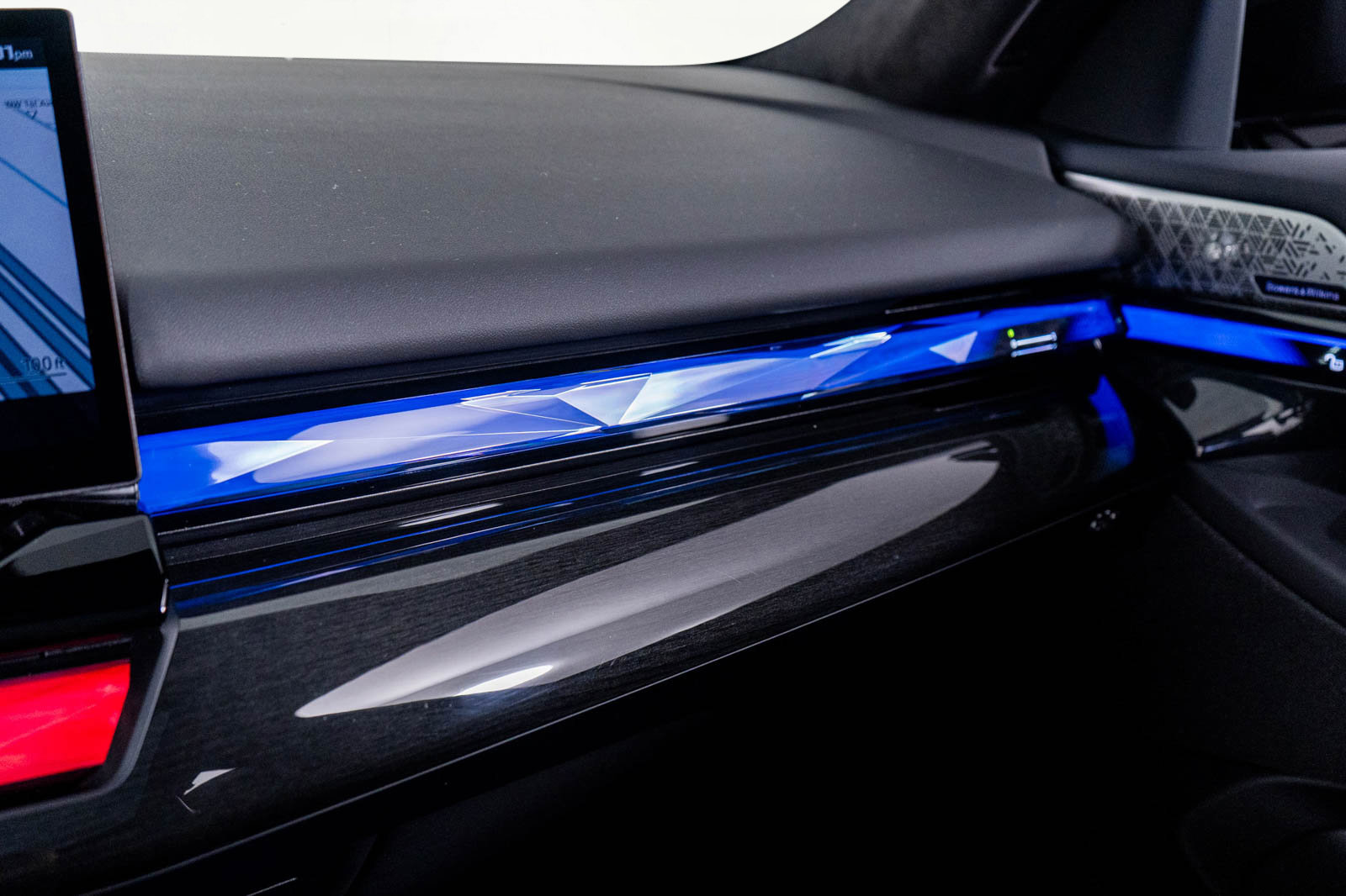 Used 2025 BMW M5 w/ Executive Package image 54