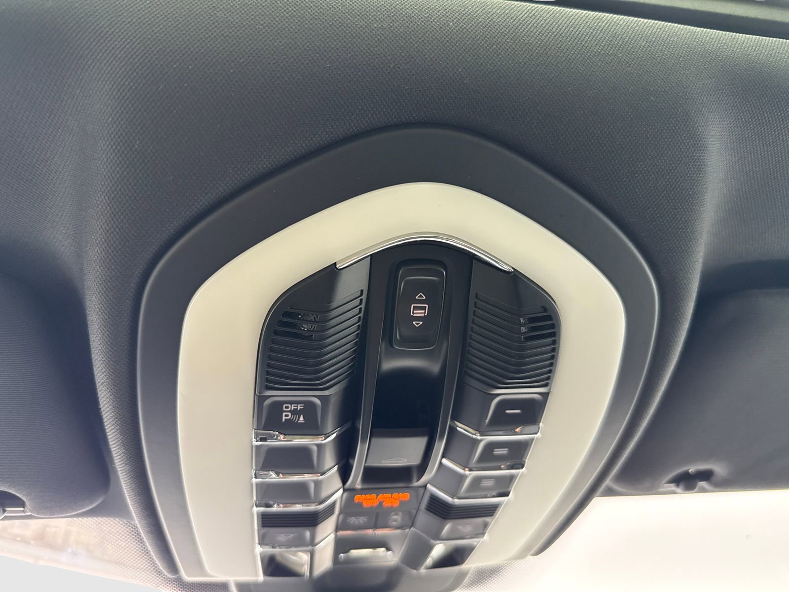 Used 2016 Porsche Cayenne AWD/4WD image 34