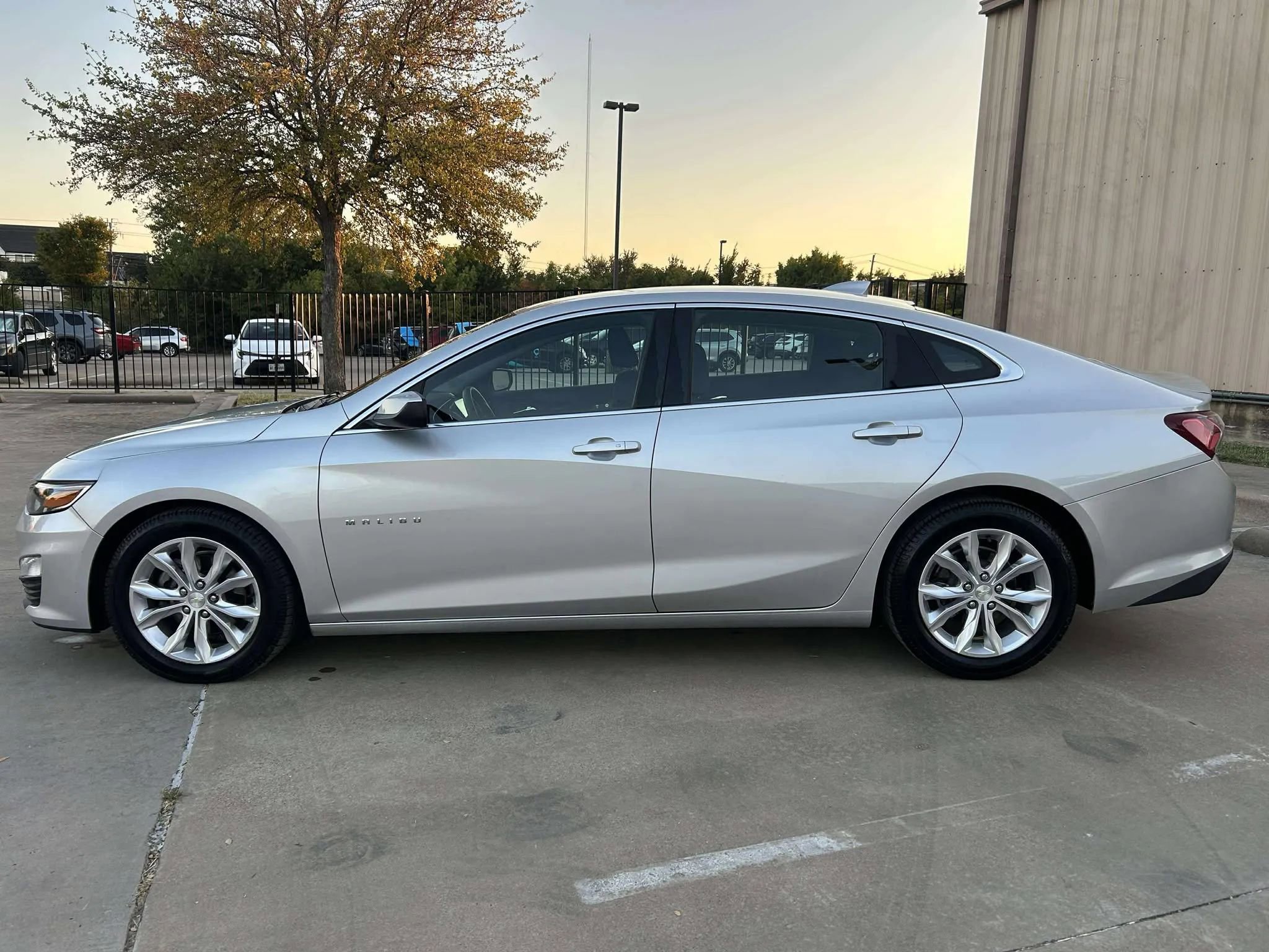 Used 2019 Chevrolet Malibu LT image 8