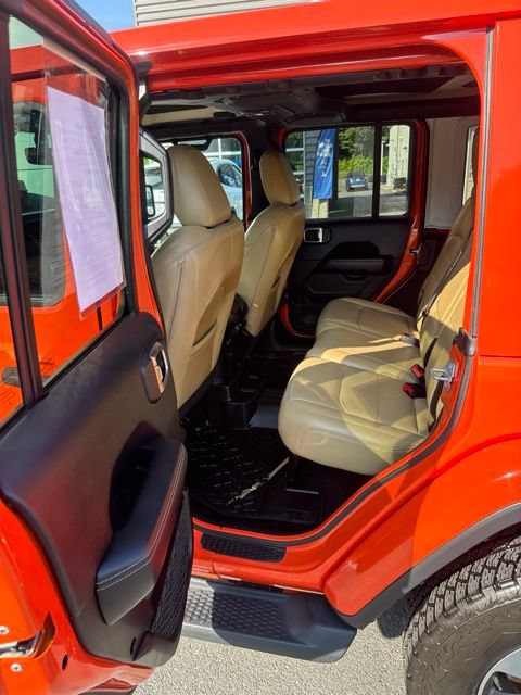 Used 2018 Jeep Wrangler Unlimited Sahara AWD/4WD image 23