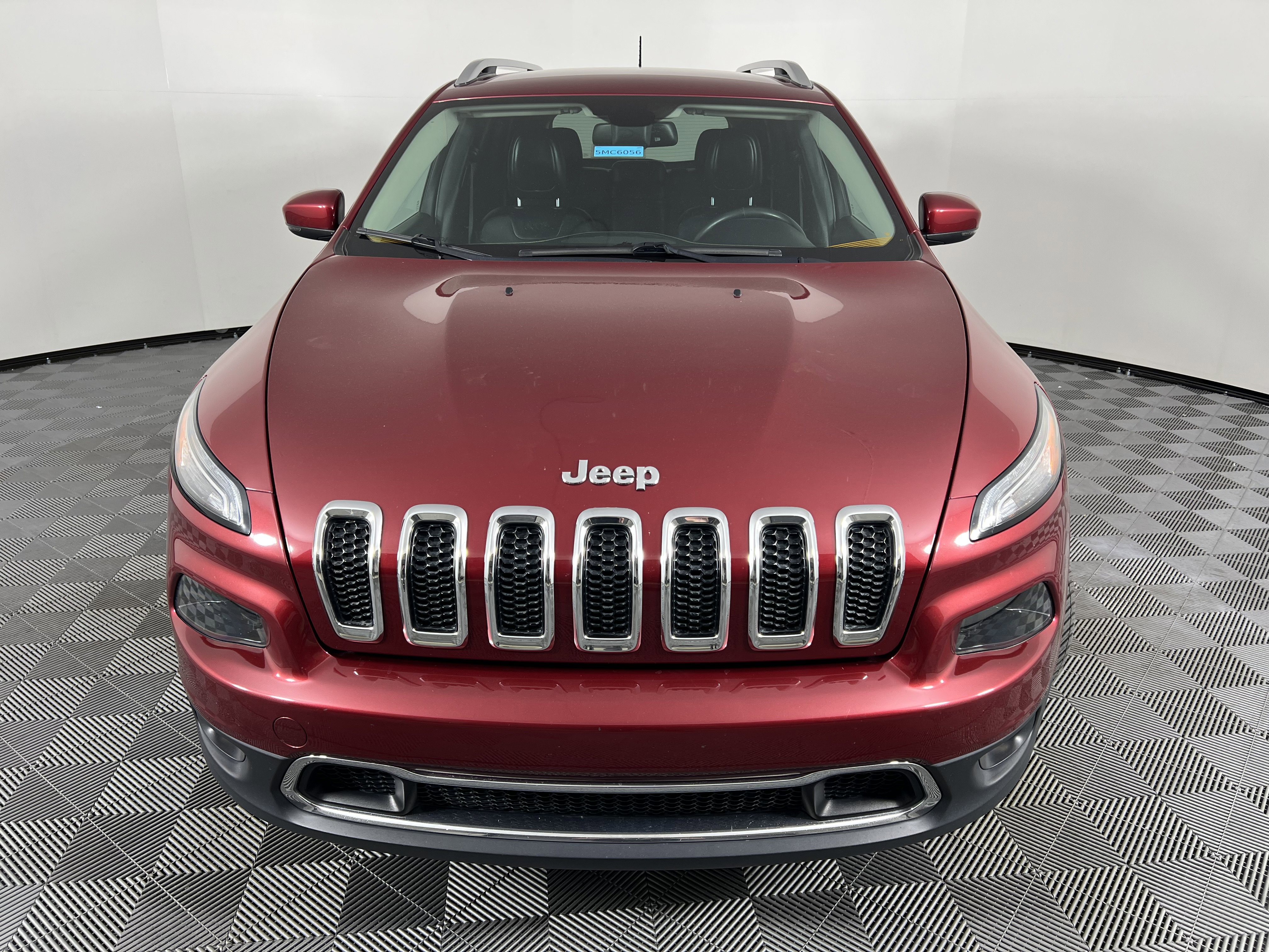 Used 2015 Jeep Cherokee Limited w/ Luxury Group AWD/4WD image 5